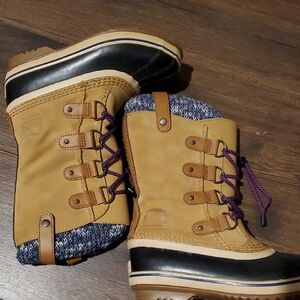 Kids Sorel Tan and Black Lined Winter Boots Sz 3